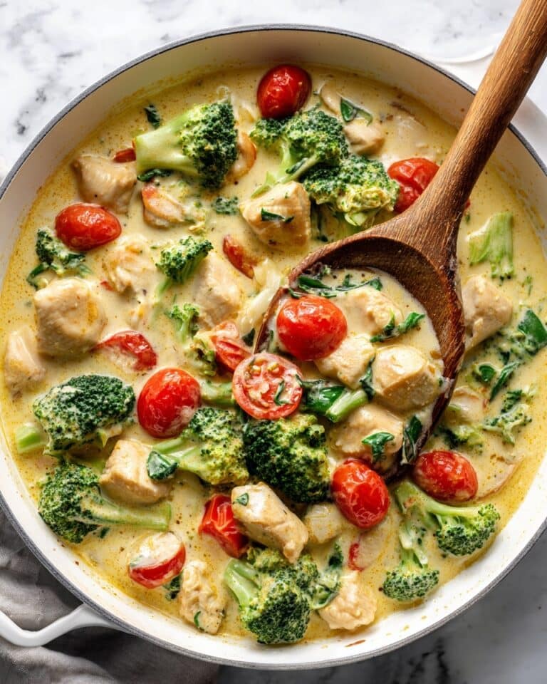 Garlic Chicken with Broccoli and Spinach in Creamy Cheese Sauce Recipe
